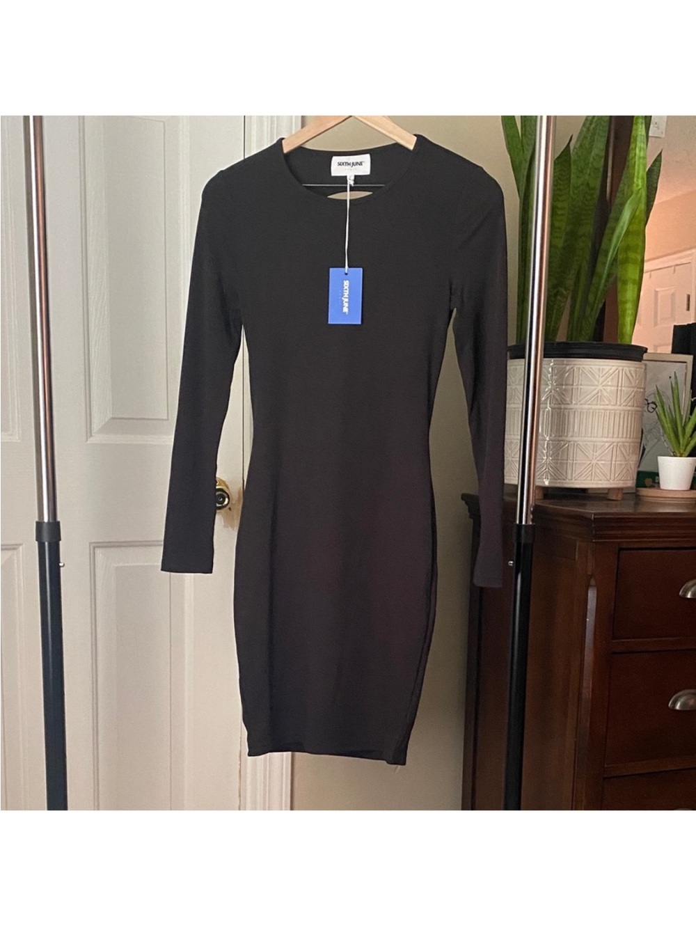 Long-Sleeve Black Fitted Midi Dress